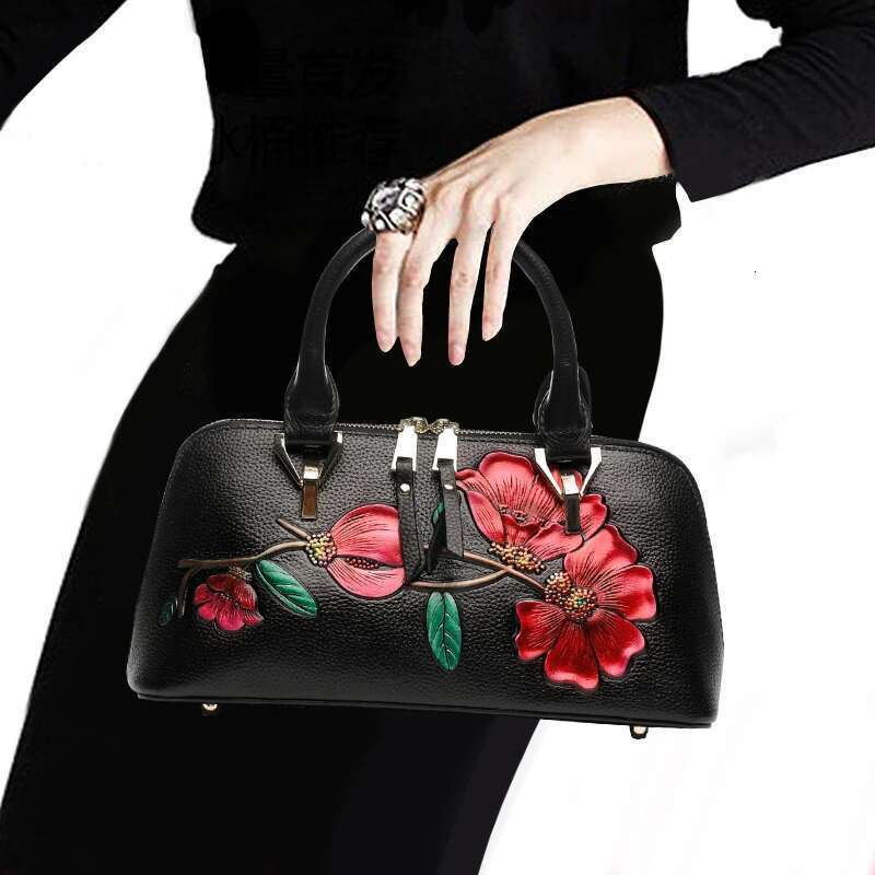 Genuine Leather for Women New Fashion Temperament Small Handbag Shoulder Messenger Dress and Cheongsam Banquet Bag