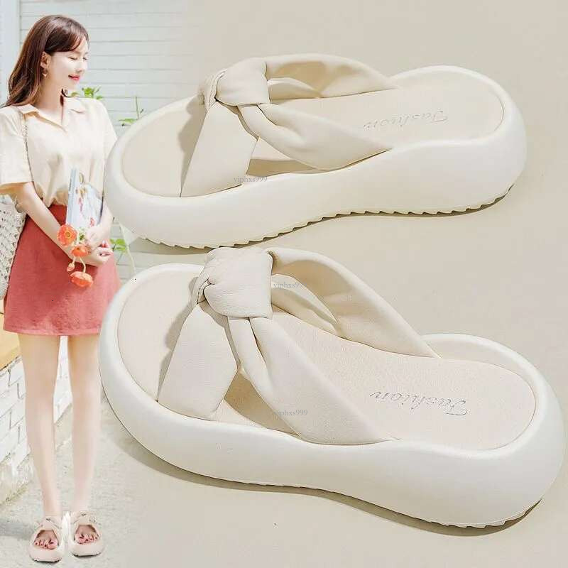 2025 New Women's Designer Shoes Outdoor Leisure Beach Sports Italian Pick-up Slippers For Women Summer Soft Soles