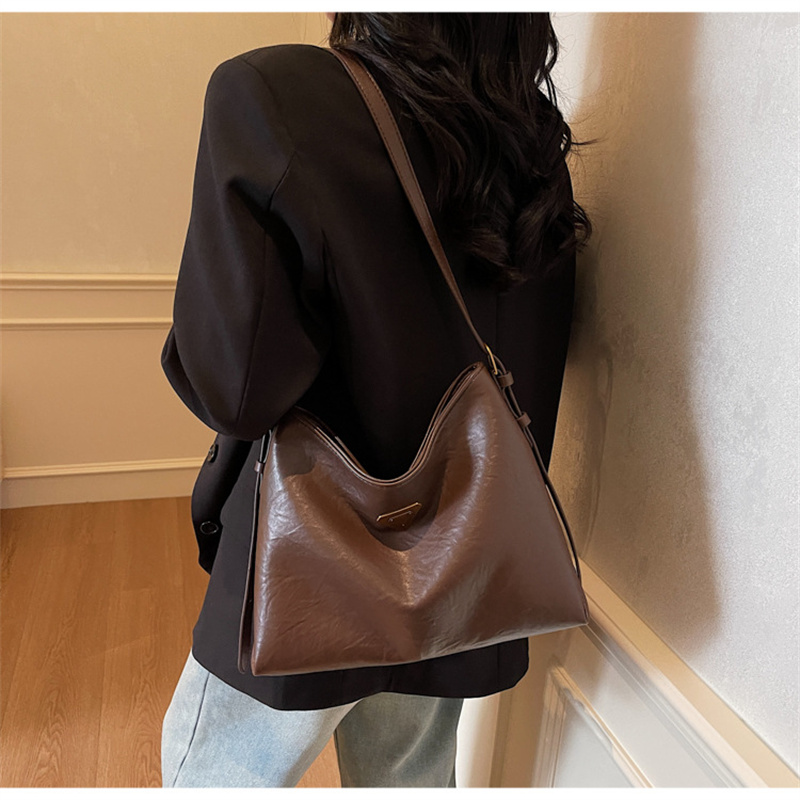 free shipping designer bag for women ladioes 2025 new high end commuting fashionable versatile crossbody bag single shoulder armpit bag for daily outf