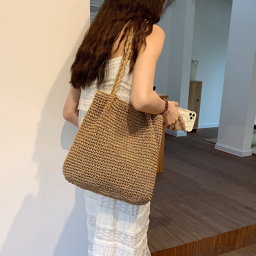 2025S Designer Women S Bag Holiday Large Capacity Fashionable Niche Shoulder New Women S Trend Simple Grass Woven Tote Bag