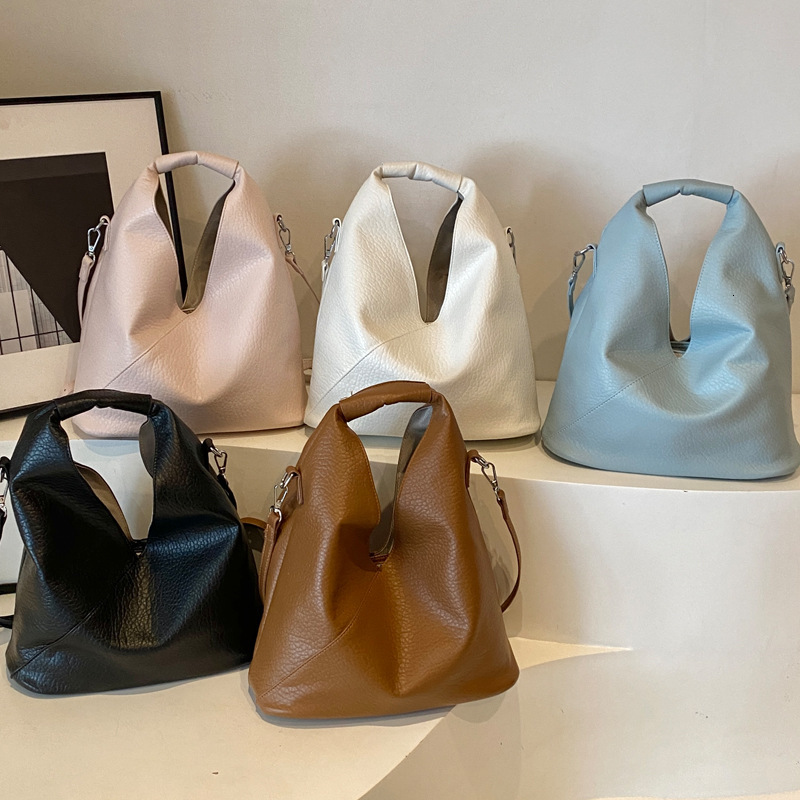 2025S Designer Women S Bag Leisure Commuting Shoulder Autumn Fashion Versatile Crossbody Women S Bag Internet Famous Same Style Hand Held Solid Color 