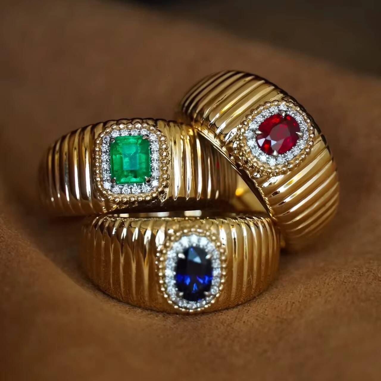 Vintage 18k Yellow Gold Ring Handmade 055ct Natural Ruby Emerald Sapphire 005ct Natural Diamond High-end Wedding Jewelry for