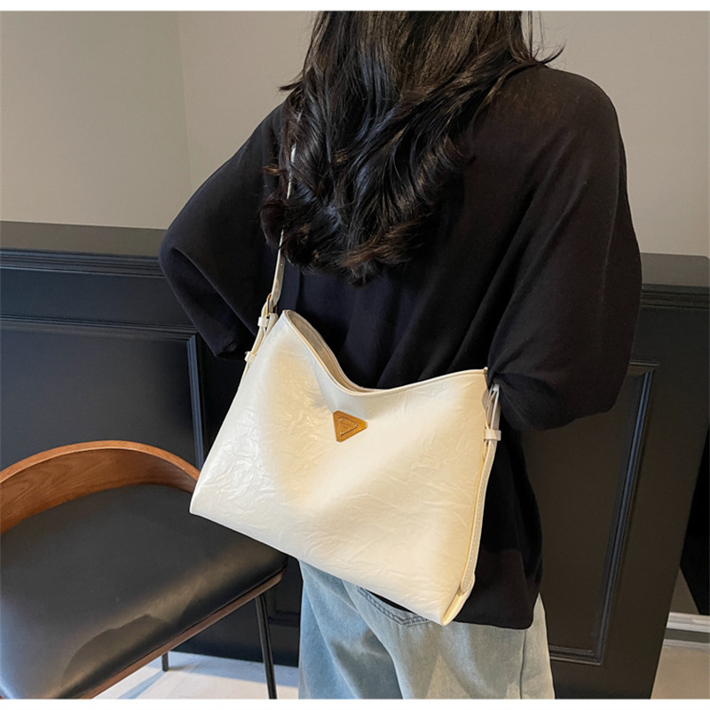 free shipping designer bag for women ladioes 2025 new high end commuting fashionable versatile crossbody bag single shoulder armpit bag for daily outf