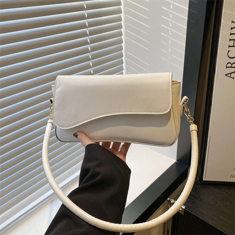 A niche single shoulder underarm for women, casual soft leather handbag, stylish and versatile crossbody bag