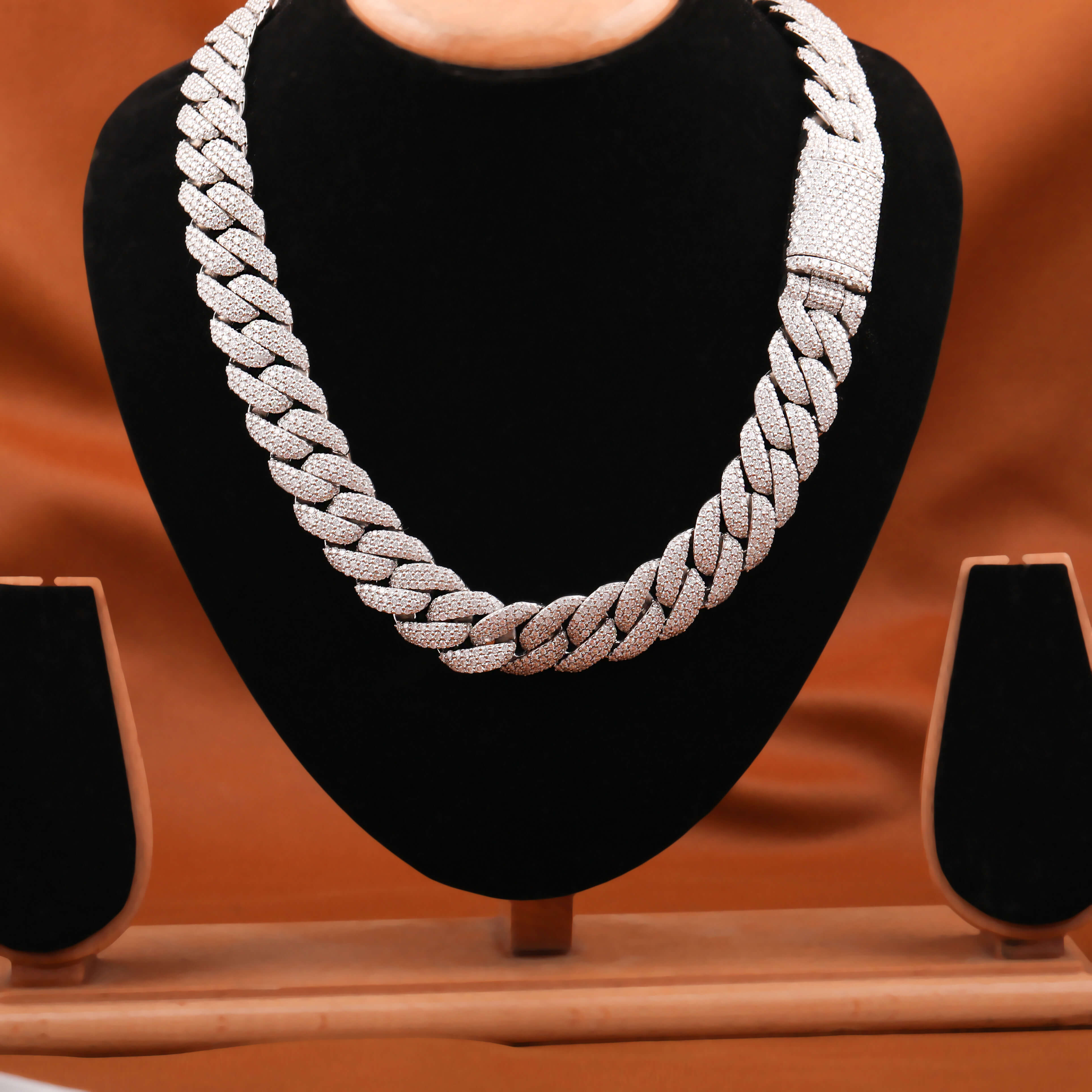 Bold and Stylish Moissanite Necklace Round Cut Diamond Chain for Red Carpet Looks and Exclusive Parties