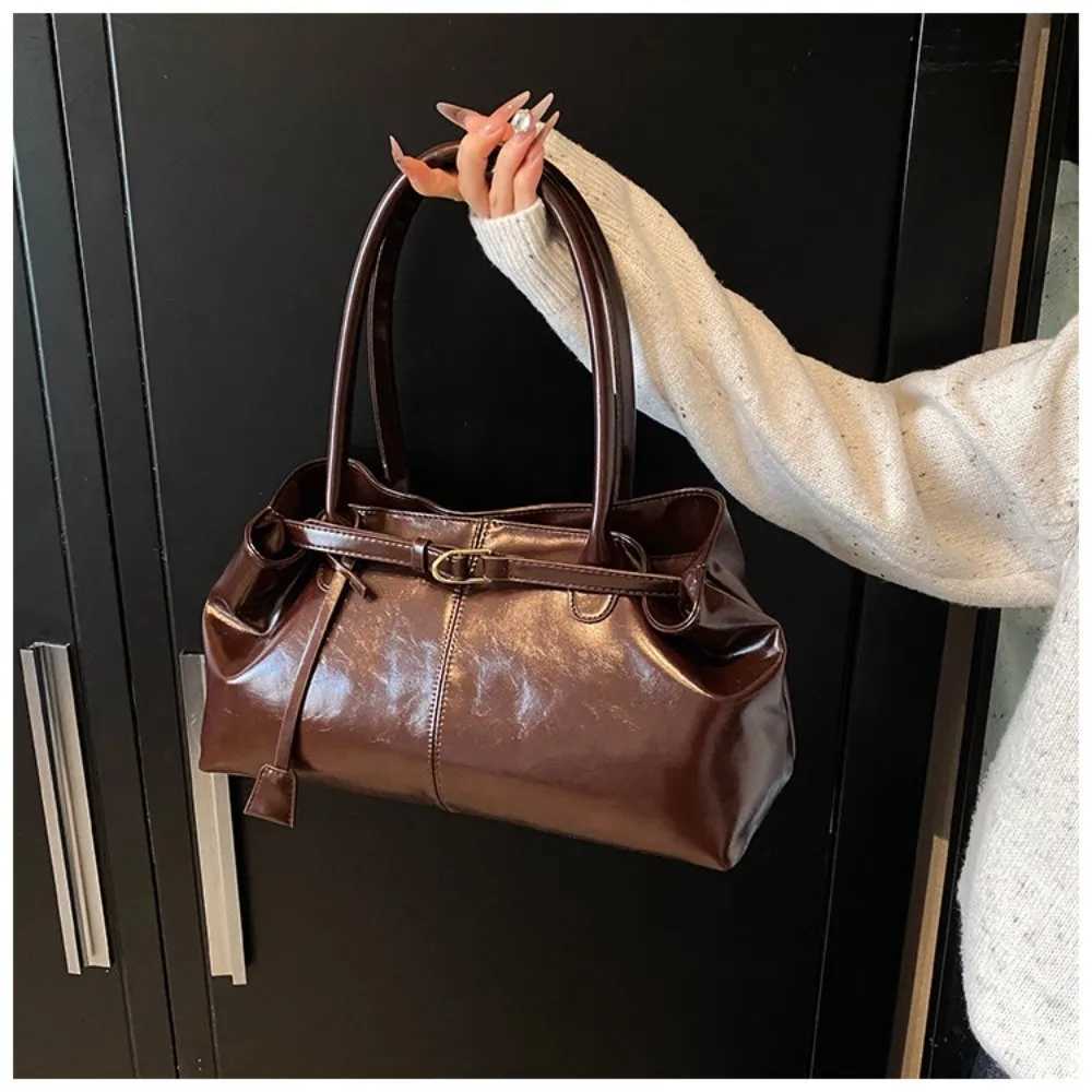 Fashion New Oil PU Leather Handbag Large Capacity Multifunctional Shoulder Bag Women Casual Tote Bag Underarm Bag for Women W251112
