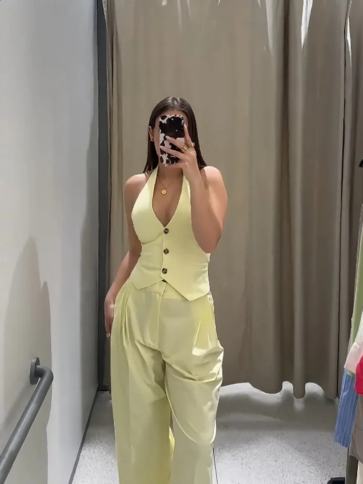 The RARA summer collection for has arrived for women featuring a camisole collar vest and double pleated pants for loose and casual wear 250411