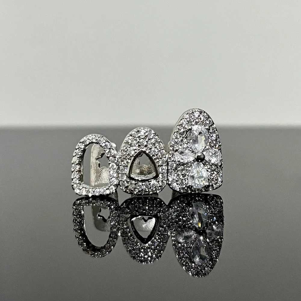Rachelz Retro Three Hollow Full CZ Stone Tooth Hat Mens Fashion Flower Zircon Charm Tooth Grill Jewelry Role PlayXJ250412