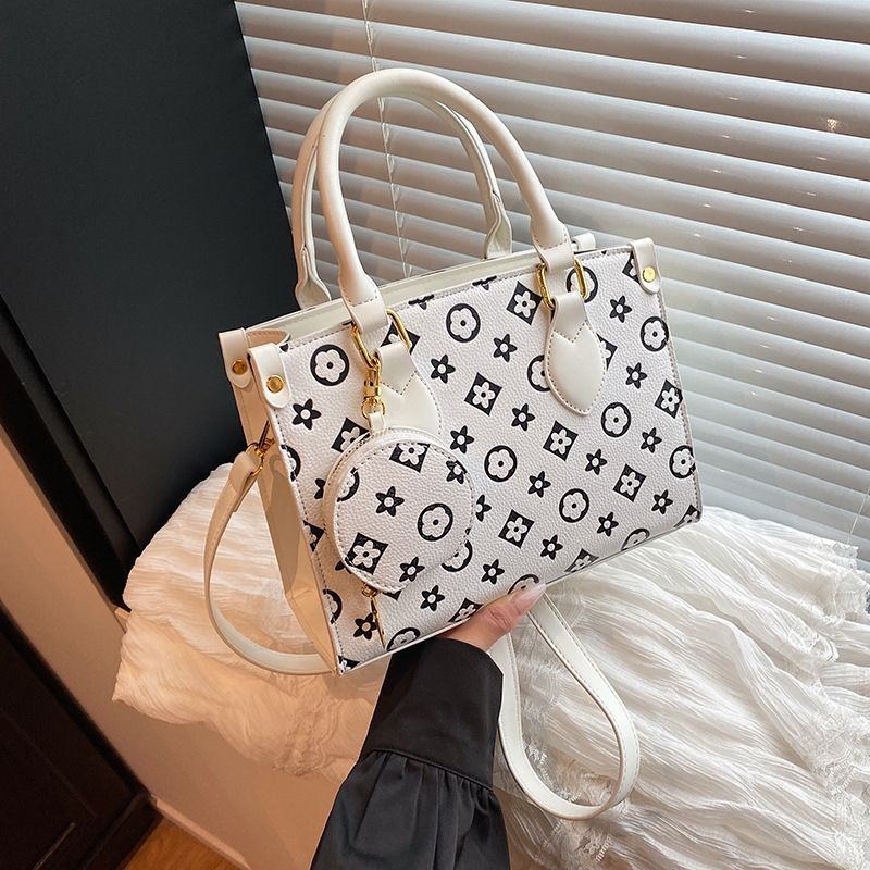 Designers New Women's Fashion Printed Shoulder Bag Trendy Underarm Tote Outdoor Handheld Diagonal Cross Bag Multiple Colors Free Shipping