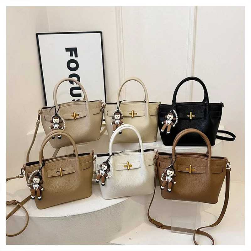 High-End Ladies Crossbody Bag With Casual Vintage Vibe And Textured Surface Suitable For Lightweight City TravelW251112