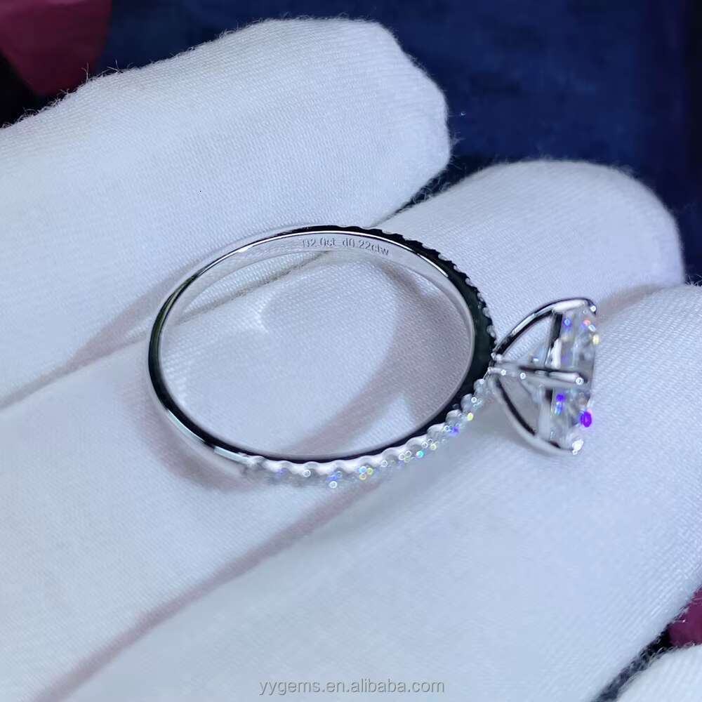 Simple Design 1.0CT Round Cut Vvs Moissanite Diamond 925 Silver Ring for Women Fine Jewelry