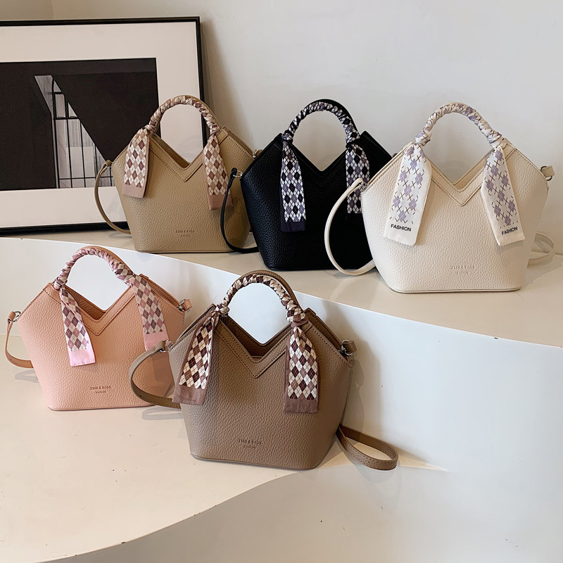 2025S Designer Women S Bag This Year S Popular Crossbody For Women Summer New Fashionable Texture Single Shoulder Niche Minimalist Tote Bucket Bag