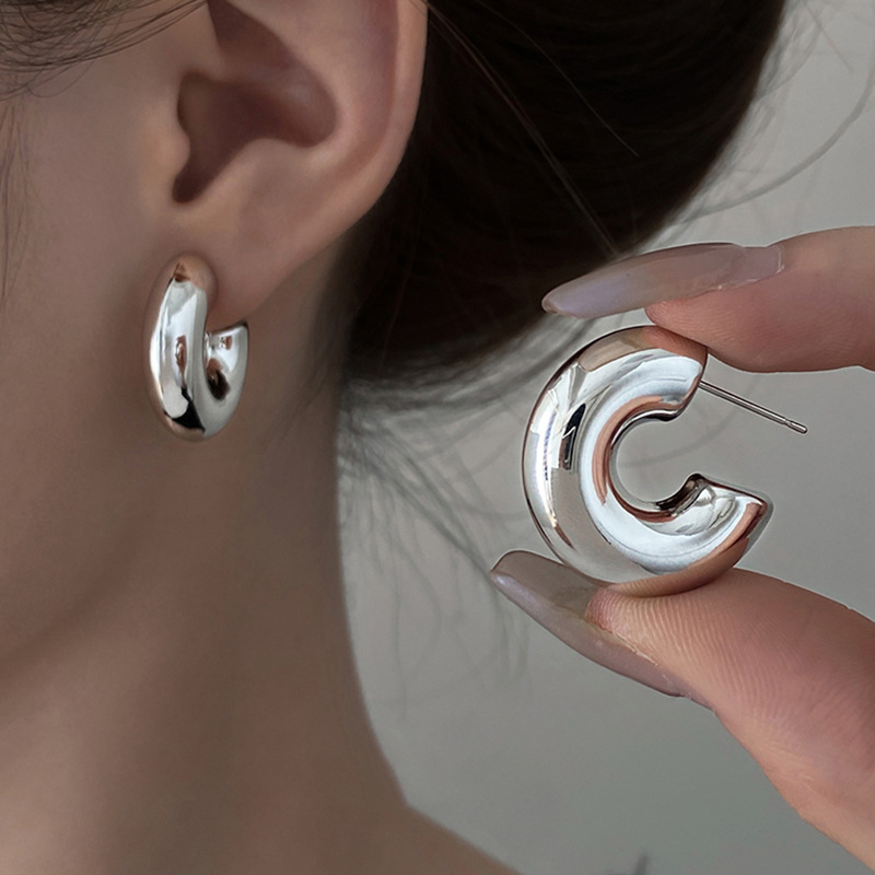 Silver Needle Metallic Geometric C-Shaped Women, European and American Simple Versatile Earrings, Niche High-End Earrings for Women - view 3