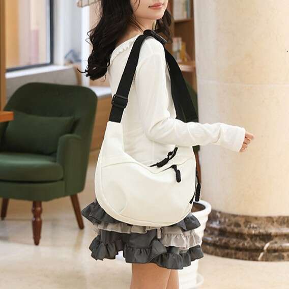 designer bag Autumn and winter fashionable commuting armpit versatile nylon fabric shoulder bag, women's heart-shaped casual dumpling bag