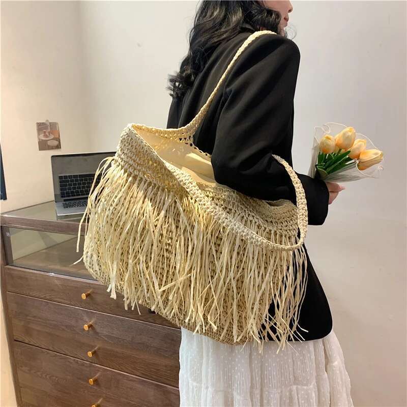 Handmade Beach Bag Hollow Out Tote Bags For Women Handbag Purse New Weave Large Capacity Tassel Shoulder Straw Beach Bag Kq1