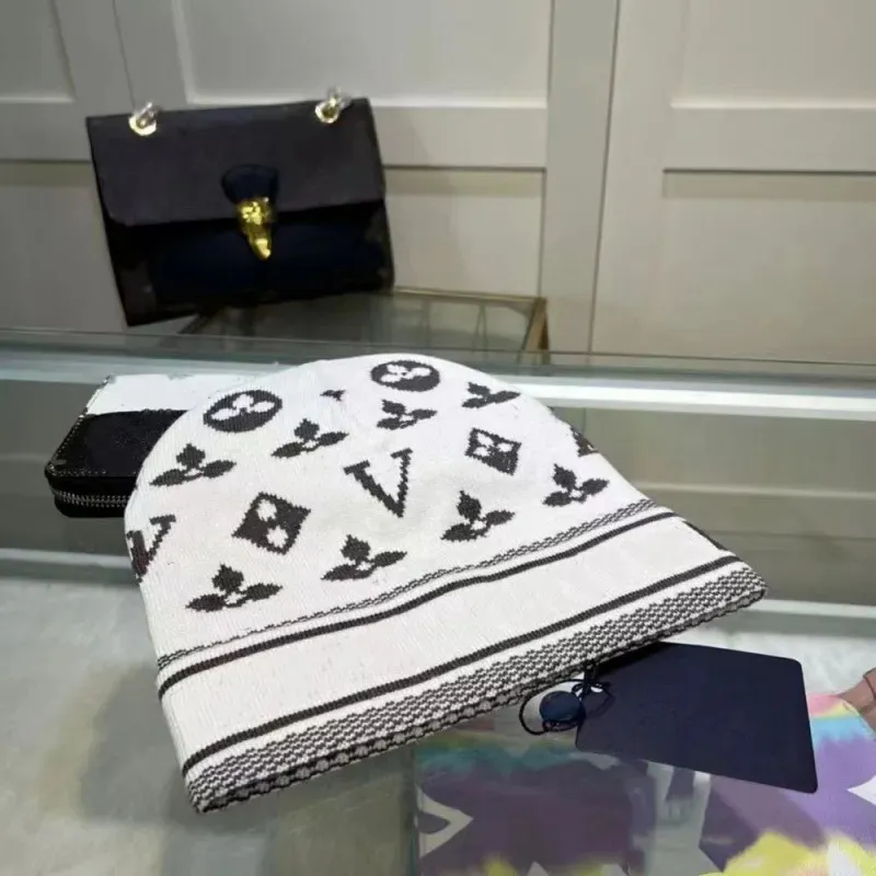 Designer hat Ear Muffs bucket hat mens hat hat designer woman Fashionable letter fisherman hat warm and thick versatile basin hat