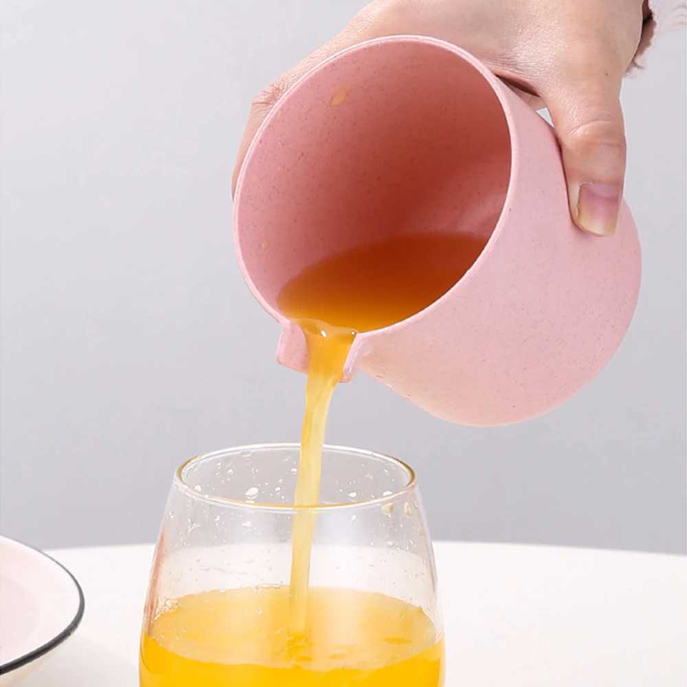 Kitchen Accessories Hand Rotation Press Juicer Fruit Squeezer Machine Tool Portable Lemon Juicer Mini Fruit Juicer Manual C251113