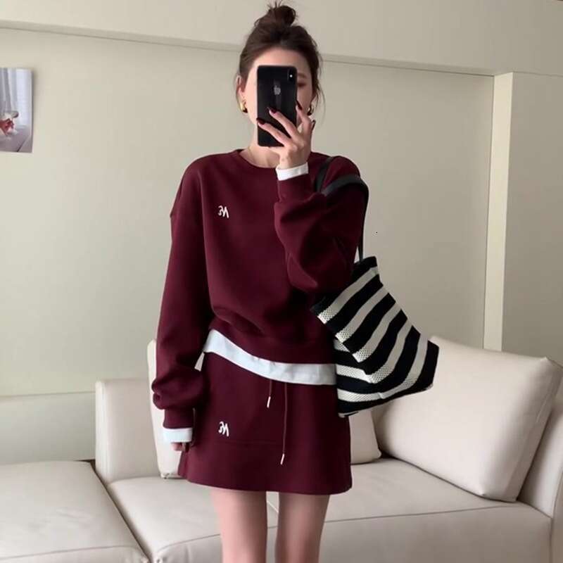 Designer clothing Designer clothing Store 2025 New Style Small Fragrant Wine Red Fake Hoodie, Short Skirt, Two piece Set Women's Wear, High End