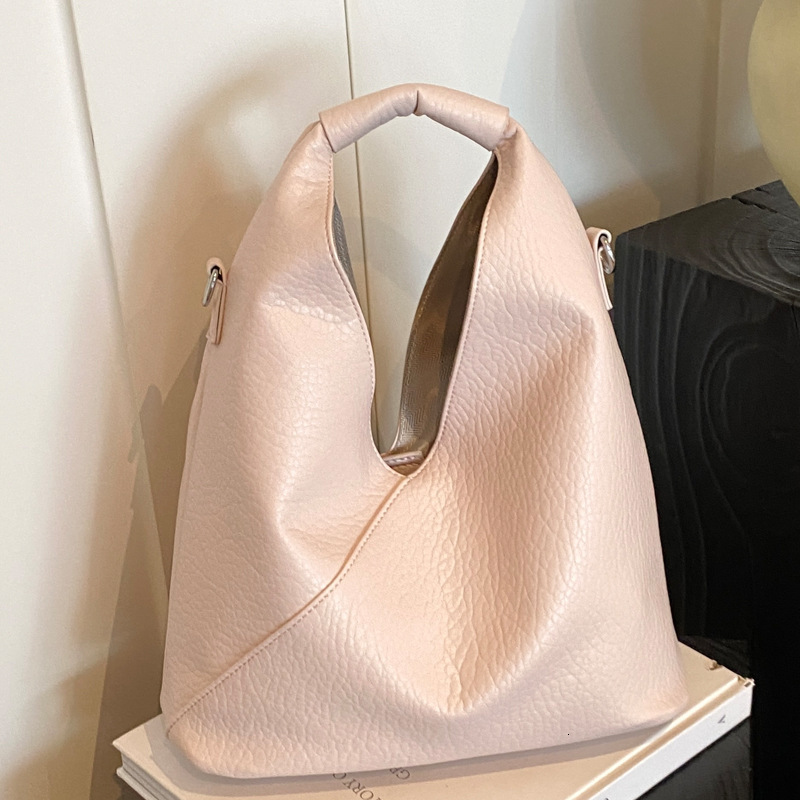 2025S Designer Women S Bag Leisure Commuting Shoulder Autumn Fashion Versatile Crossbody Women S Bag Internet Famous Same Style Hand Held Solid Color 