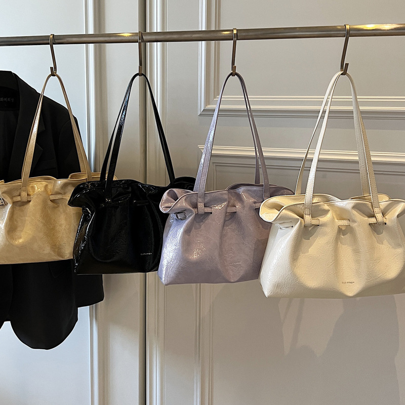 2025S Designer Women S Bag I Shoulder Bag With Niche Design Stylish Pleated Bag Simple And Large Capacity Commuting Texture Drawstring Crossbody
