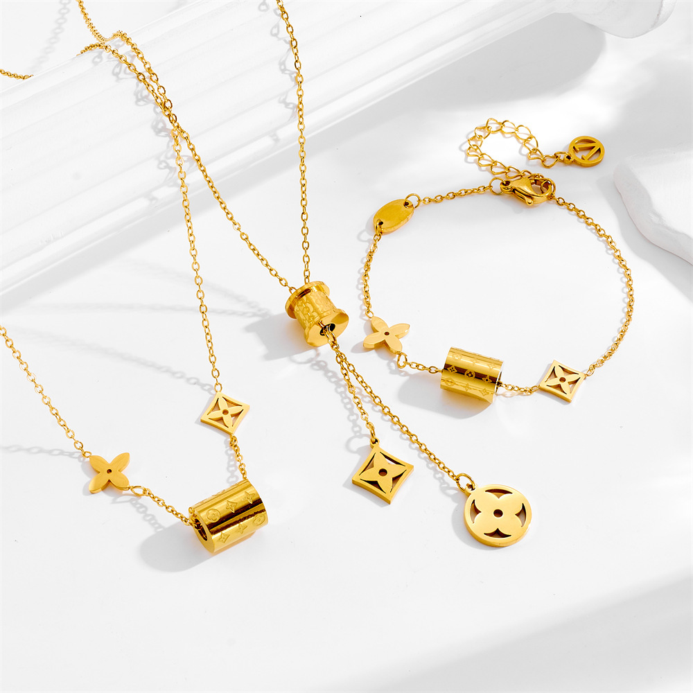 Titanium Steel Waist Cylinder Bracelet Leather Vintage Light Luxury Four-Leaf Clover Small Flower Fashion Versatile Women's Jewelry