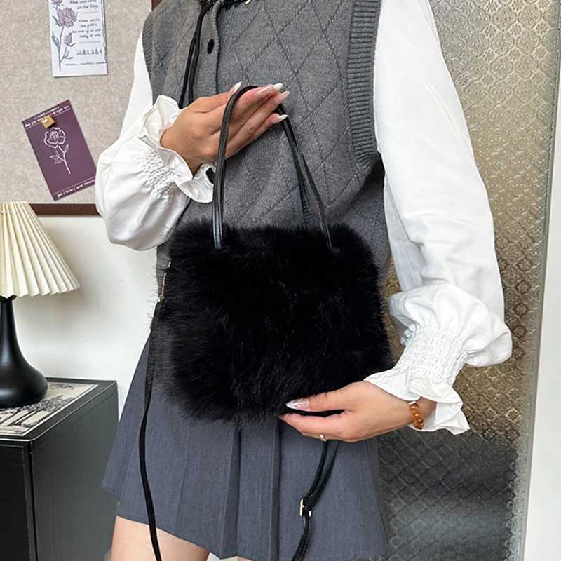 Faux Fur Tote Bag Womens Bucket Plush Light Luxury Ladies Handbags Soft Winter Crossbody Shoulder Bags Bolsa FemininaW251112