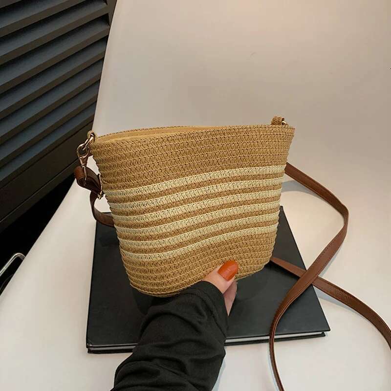 Handmade Beach Bag Summer Shoulder Bags Drawstring Women's Bucket Purse Raffia Woven Straw Handbags Casual Tote Beach Crossbody Bag Kq1