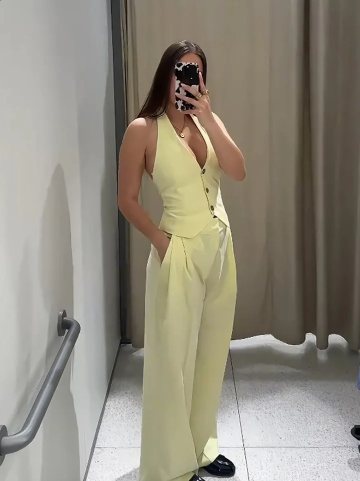 The RARA summer collection for has arrived for women featuring a camisole collar vest and double pleated pants for loose and casual wear 250411