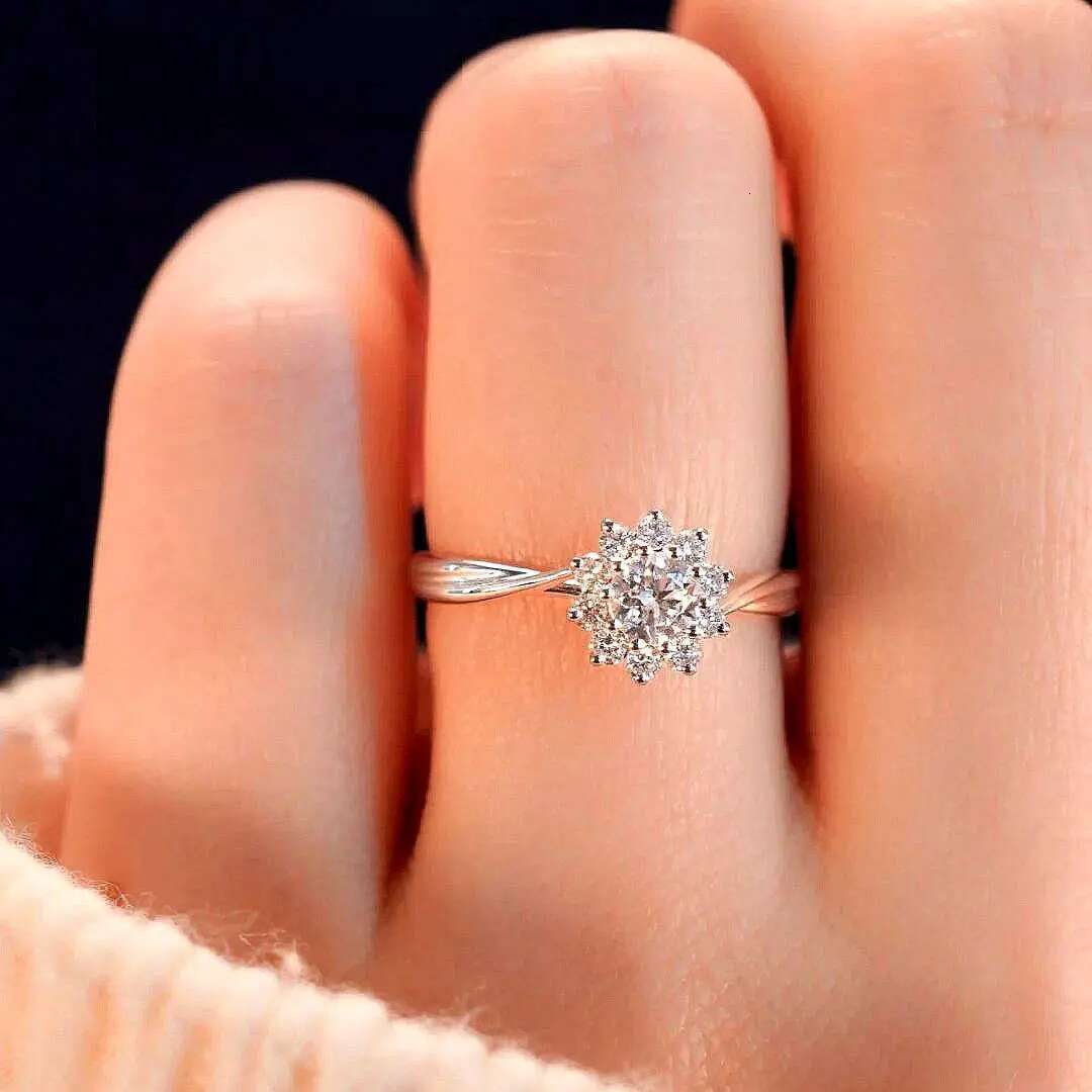 Platinum PT950 Classic Six Claw 50c Moissanite Diamond D Color Sunflower Moissanite Ring