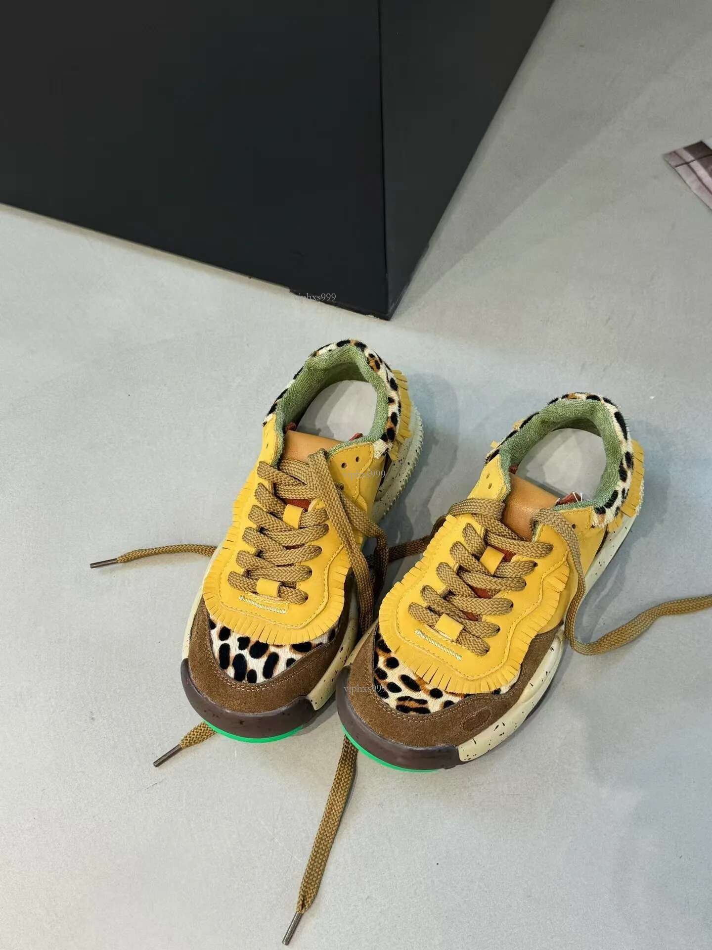 2025 New Designer Shoes Outdoor Board Shoes Mars Leopard Print Fringe Casual Sports Running Shoes Indigenous Tribal Style Sneakers