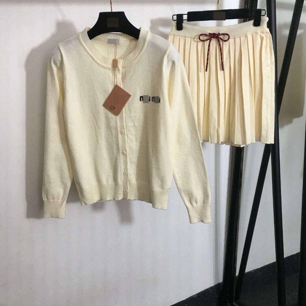 2024M New Age Reducing Set Simple Letter Round Neck Long Sleeve Knitted Cardigan+Hundred Fold Short Half Skirt