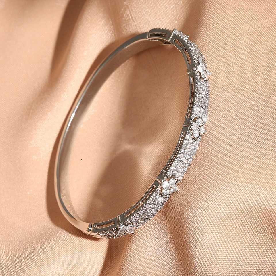 designer bracelet women luxury jewelry bracelets men luxury bracelet women designe Personality Roman character non-fading bracelet simple womens brace