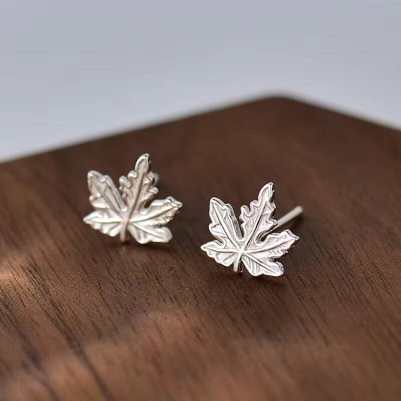 S999 Summer Maple Leaf Stud Earrings for Women Simple Fashionable Sterling Silver Ear Hook Free-Picking Commuter Accessories for