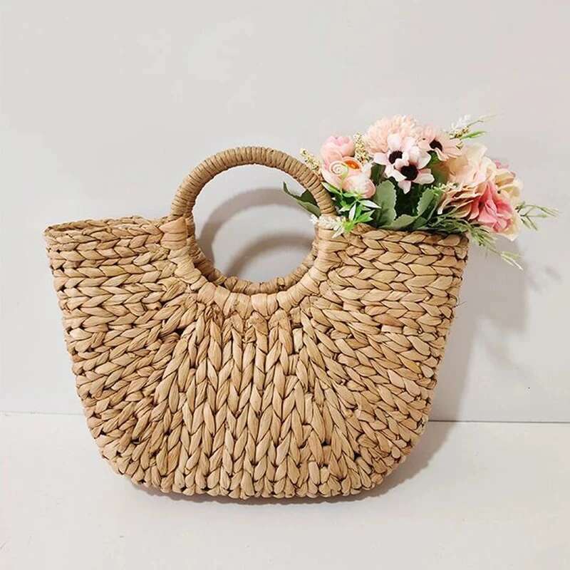 Handmade Beach Bag New Straw Women Hand-Woven Hollow Moon Shape Rattan Big Capacity Handbag Casual Travel Beach Bag Kq1