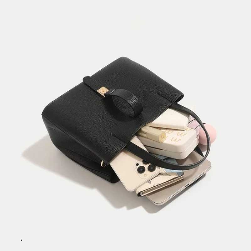 Popular Classic high-end Leather Womens Crossbody Bag FAshionable Elegant Daily Vintage Commuter BagW251112