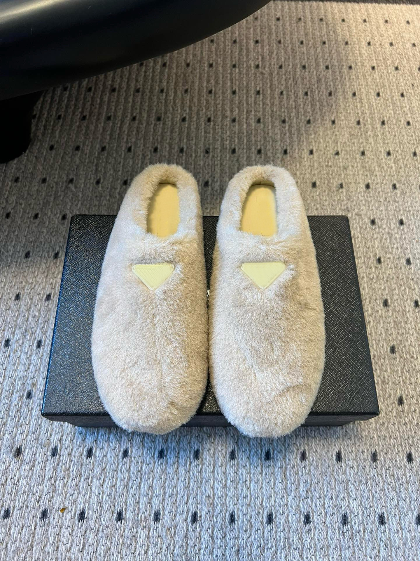 high quality designer Shoes fashion Women Shearling mules shoes luxury wool plush half slippers Scuffs sandals fur slide fur slipper Size 35-41 casual shoe