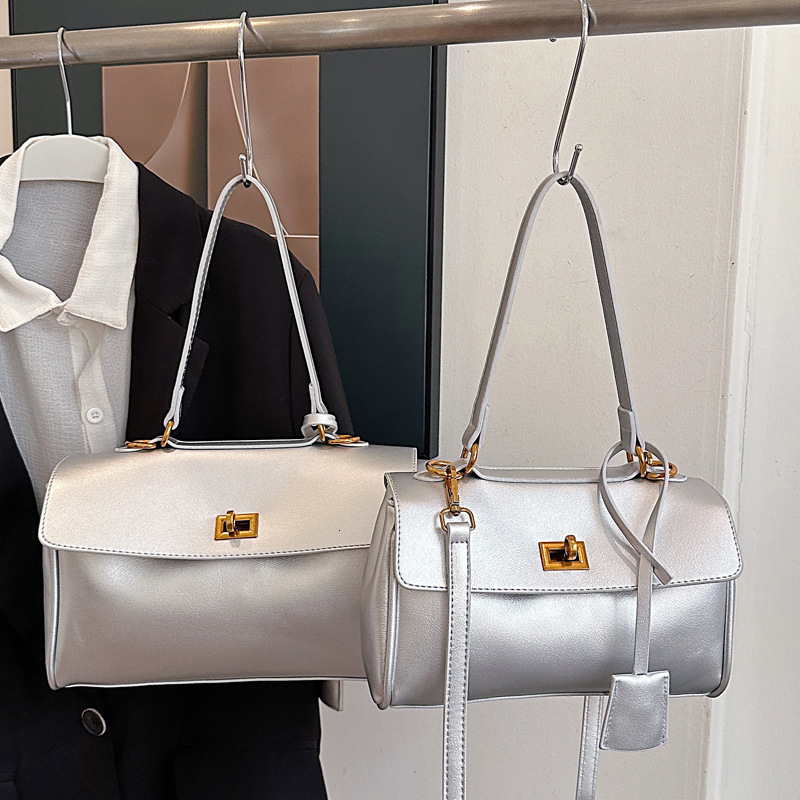 2025S Designer Women S Bag Handbag Large Capacity New Buckle Shoulder Trendy Commuting Crossbody Tote Women S Bag