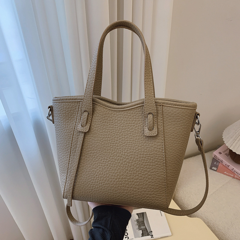 2025S Designer Women S Bag Large Capacity Crossbody Women S New Shoulder For Work Commuting High End And Versatile Casual Bucket Bag