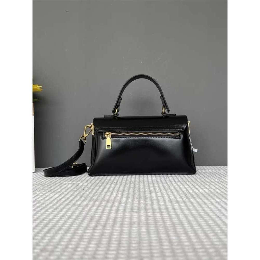 New Cowskin Genuine Leather Handbag Tote Women Single Shoulder Bag Hasp Fashion Designer Elegant Office Ladies Crossbody Bags