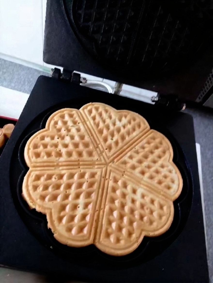 Commercial Use Electric Love Heart Shaped Waffle Maker 110v 220v Cartoon Waffle Heart Machine Iron Baker Making Pan