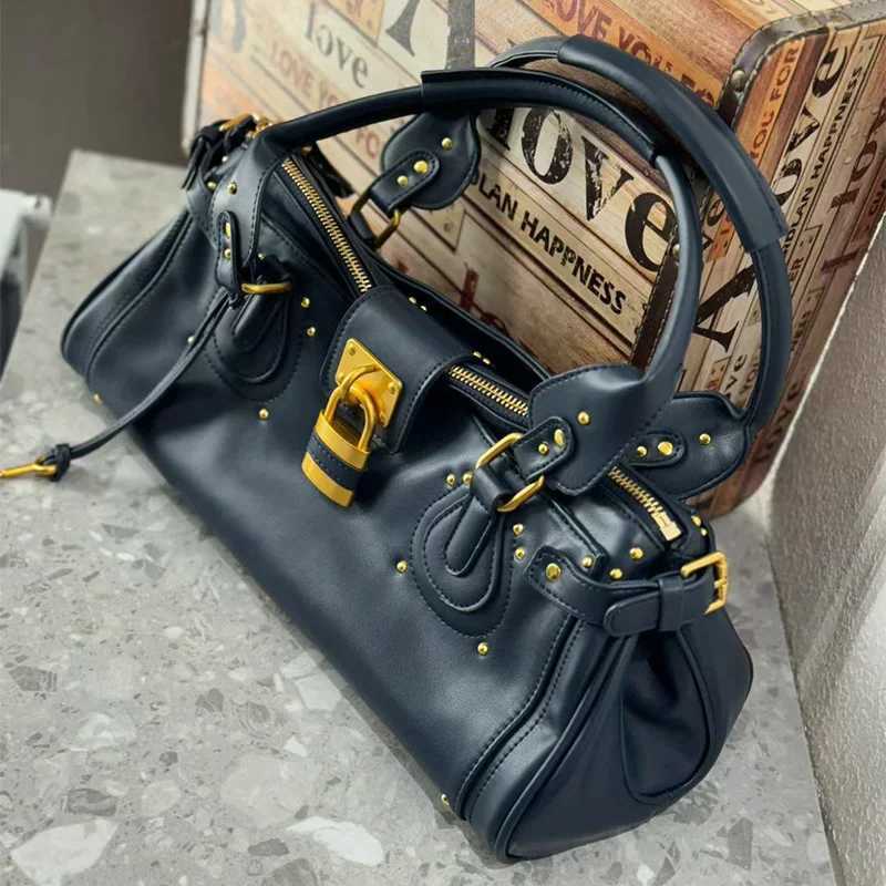 Vintage Lock Buckle Designer Tote BagClassic Large Capacity Commuting Shoulder Bag Fashionable East West Top Handle HandbagW251112