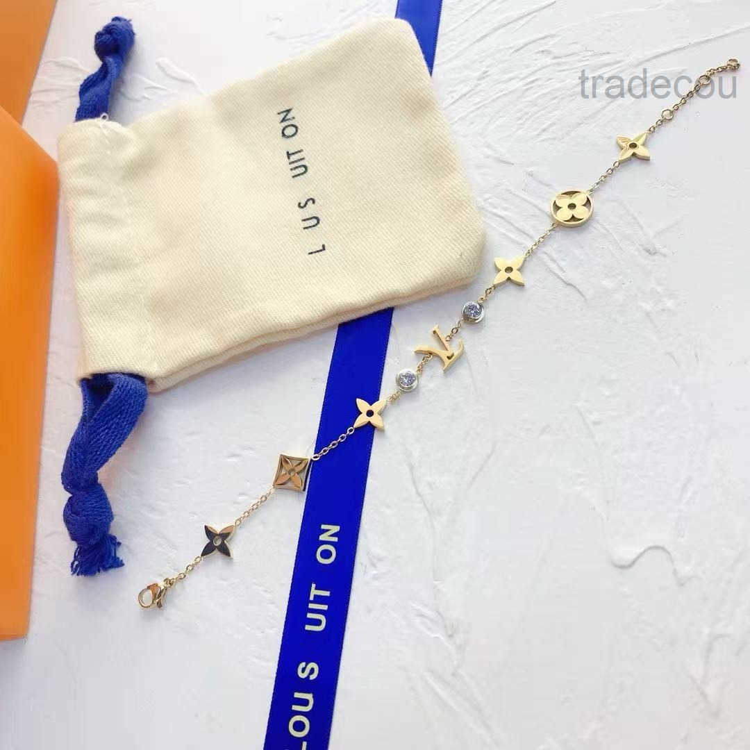 Designer Bangles Luxury brand Bangle designer bracelet women Men Love clover bracelet Gold LVVV charm bracelet Couple gift louise bracelet jewlery designer for wom