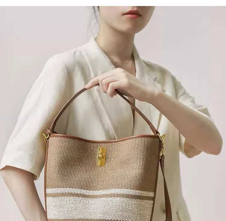 Crossbody contrasting woven hand-held vegetable basket bagW251112