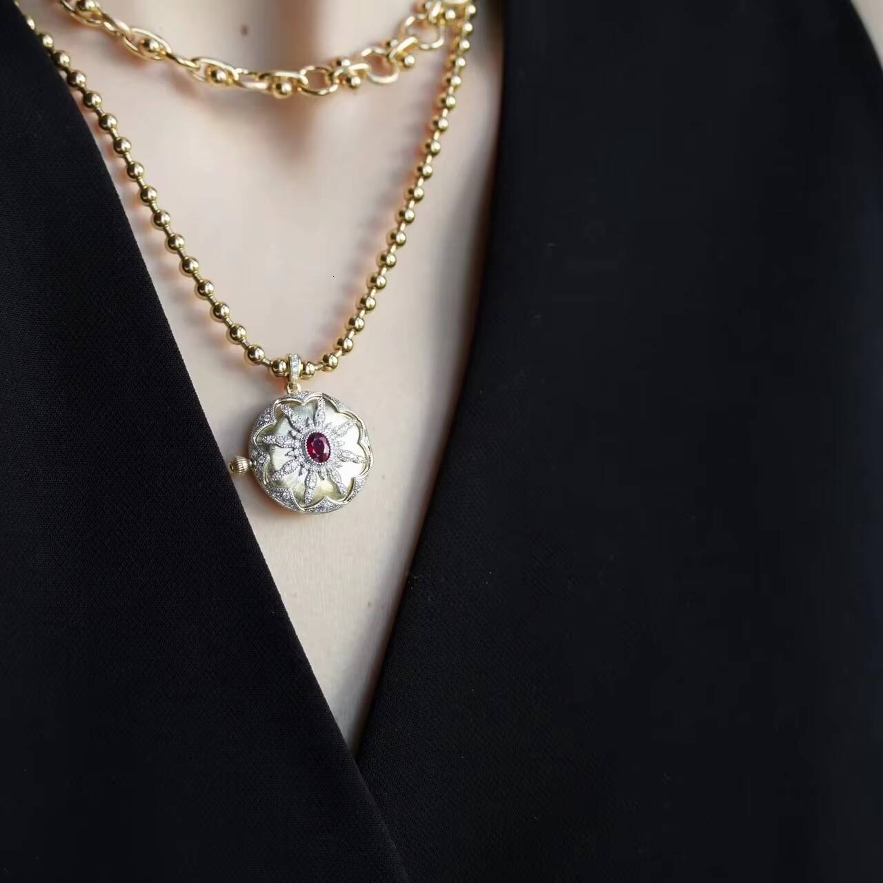 Classic 18K Yellow Gold White Gold Pocket Watch Photo Locket Natural Pigeon Blood Ruby Natural Diamond Pendant Jewelry Women