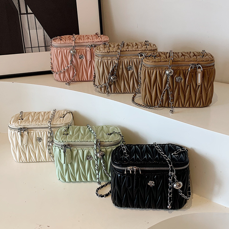2025S Designer Women S Bag Wrinkled Small Square New Style Popular This Year Single Shoulder Crossbody Women S Bag Simple Diamond Grid Chain Box Bag