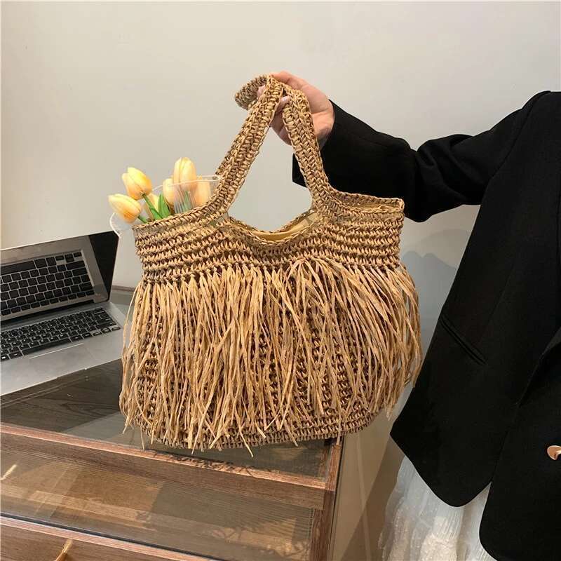 Handmade Beach Bag Hollow Out Tote Bags For Women Handbag Purse New Weave Large Capacity Tassel Shoulder Straw Beach Bag Kq1