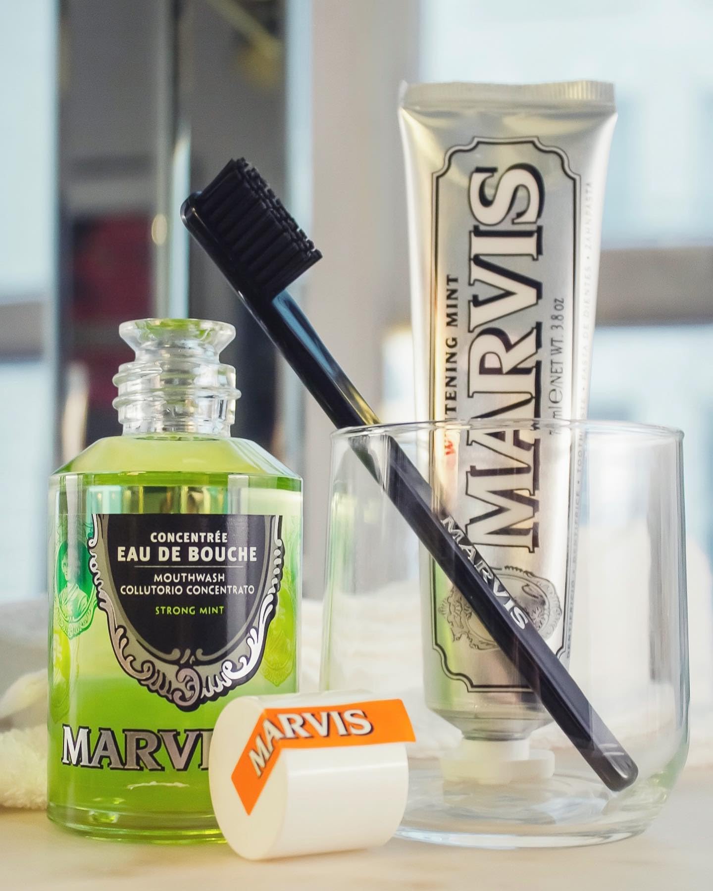 Enamel Strengthening Dentifrice: Sparkling Cleanness & Cool Taste