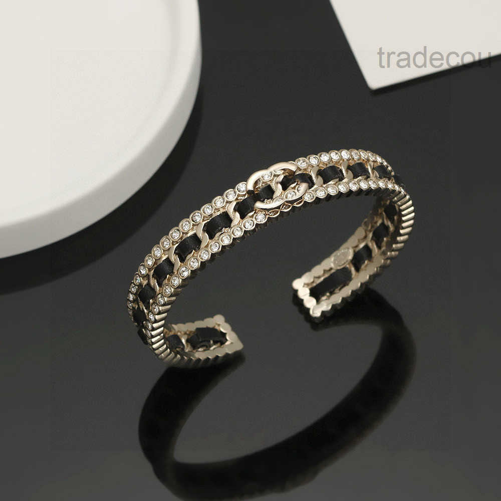 Luxury Bangle Bracelet Premium Diamond Pearl Fine Jewelry Classic Designer C women men Couple Charm Bracelets ccity ghgh564