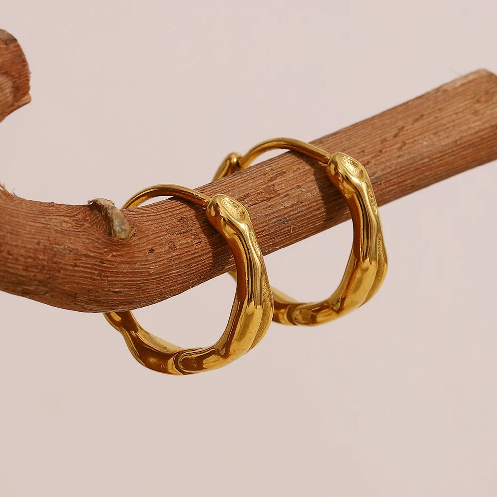 E Bbelle highquality small irregular round hoop earrings 18K goldplated stainless steel womens basic jewelry 250410