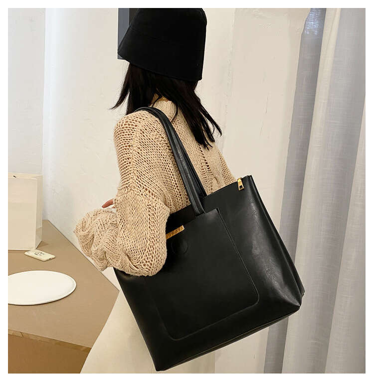 Women's stylish versatile large capacity 2025 autumn trend new shoulder handbag fashionable tote bag